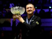 开云平台-荷兰举重选手实现逆袭获得奖杯