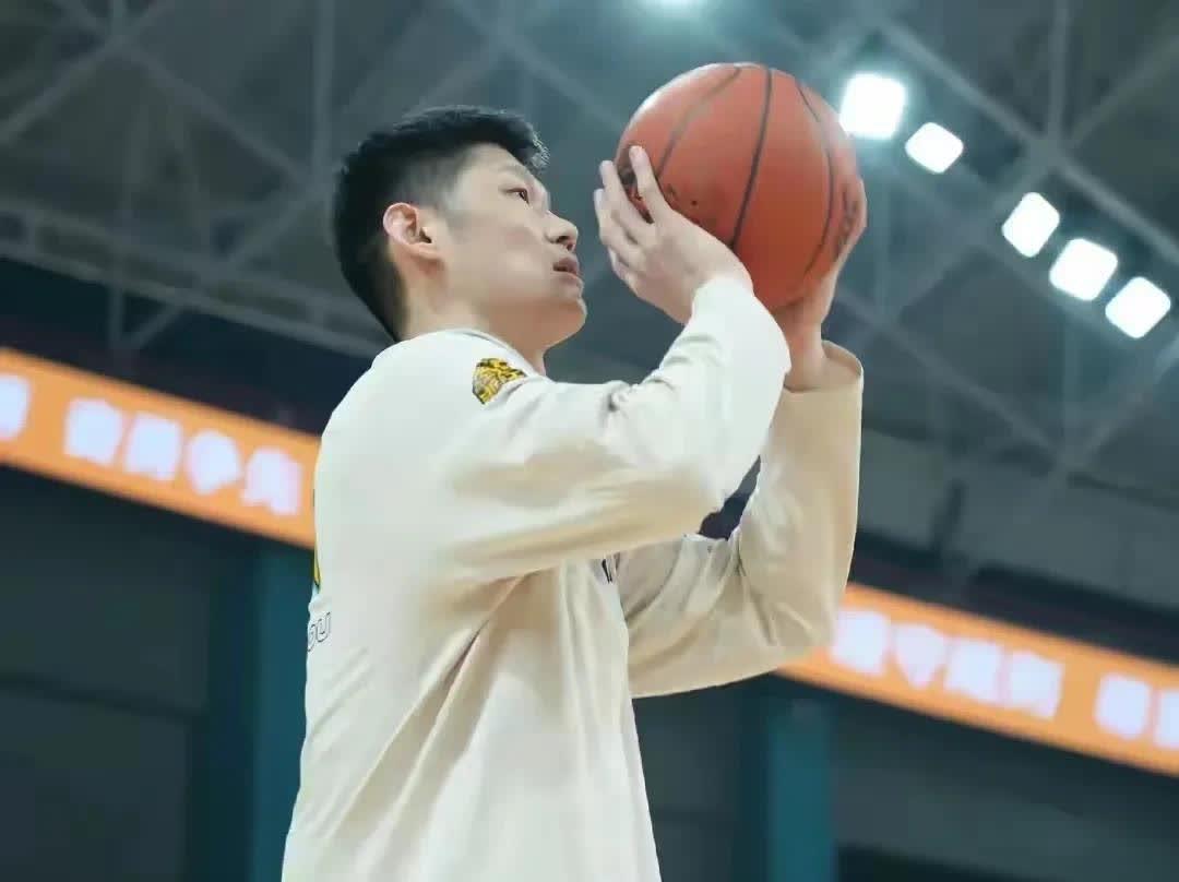 广东队赢得可贵胜利，领先积分榜