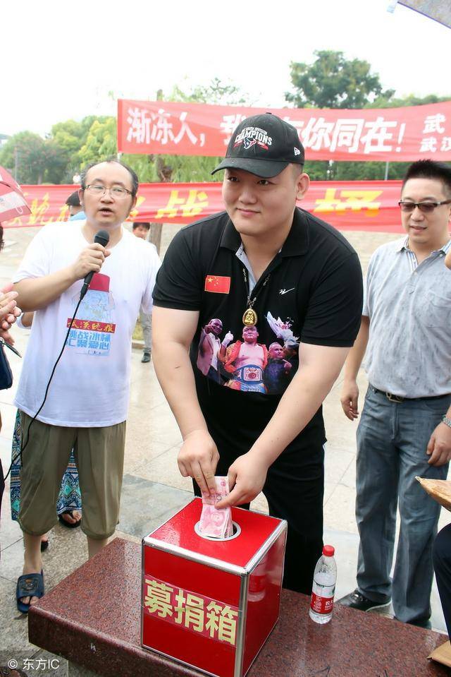 巴拉圭拳击好手毫无悬念夺得金牌