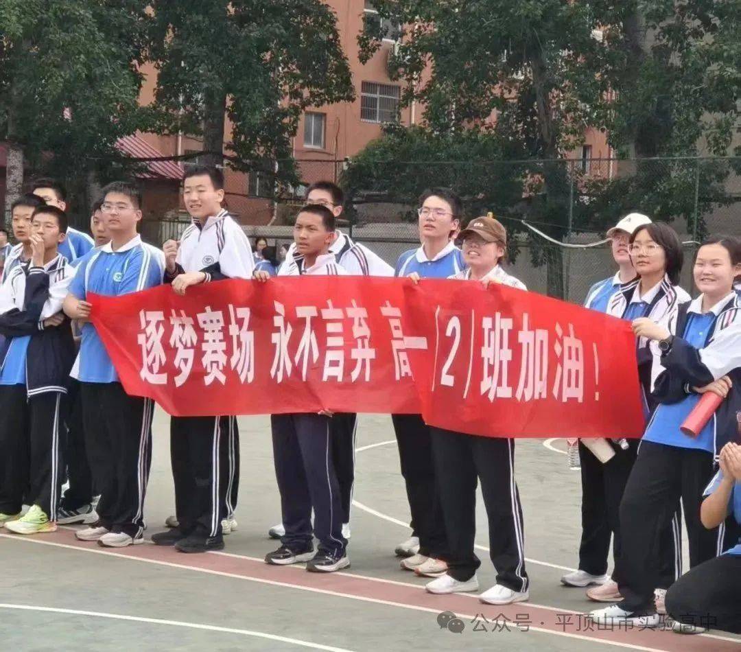 运动员尽情拼搏，为梦想奋斗、为荣耀而战