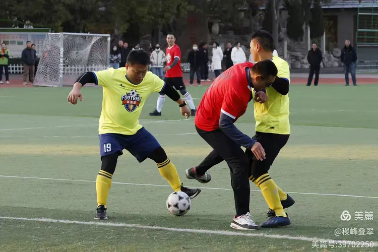 关于足球场上精彩纷呈,球员风采十足的信息 关于足球场上精彩纷呈,球员风采十足的信息