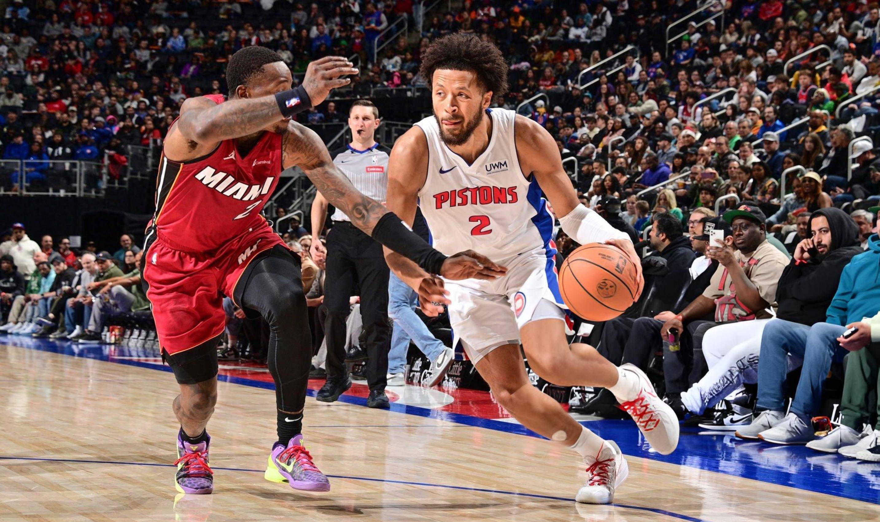 马刺关键时刻逆袭,取得胜利 马刺关键时刻逆袭,取得胜利