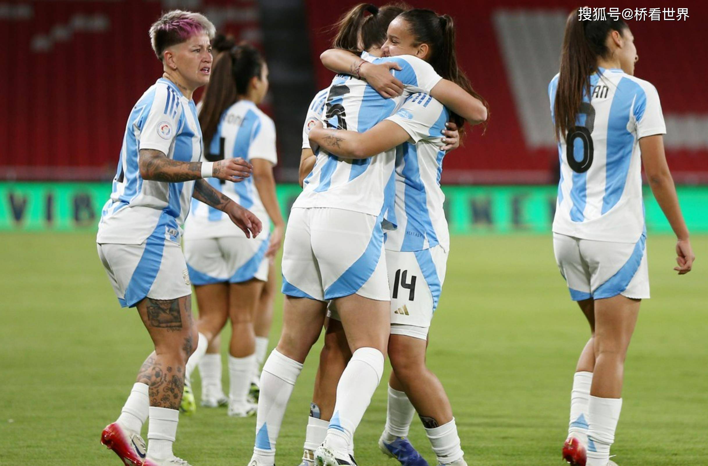 比赛胜出!国内女子足球队员取得令人惊喜的胜利 比赛胜出!国内女子足球队员取得令人惊喜的胜利