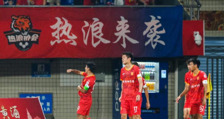 球队的连续进球为胜利打下了坚实基础 球队的连续进球为胜利打下了坚实基础