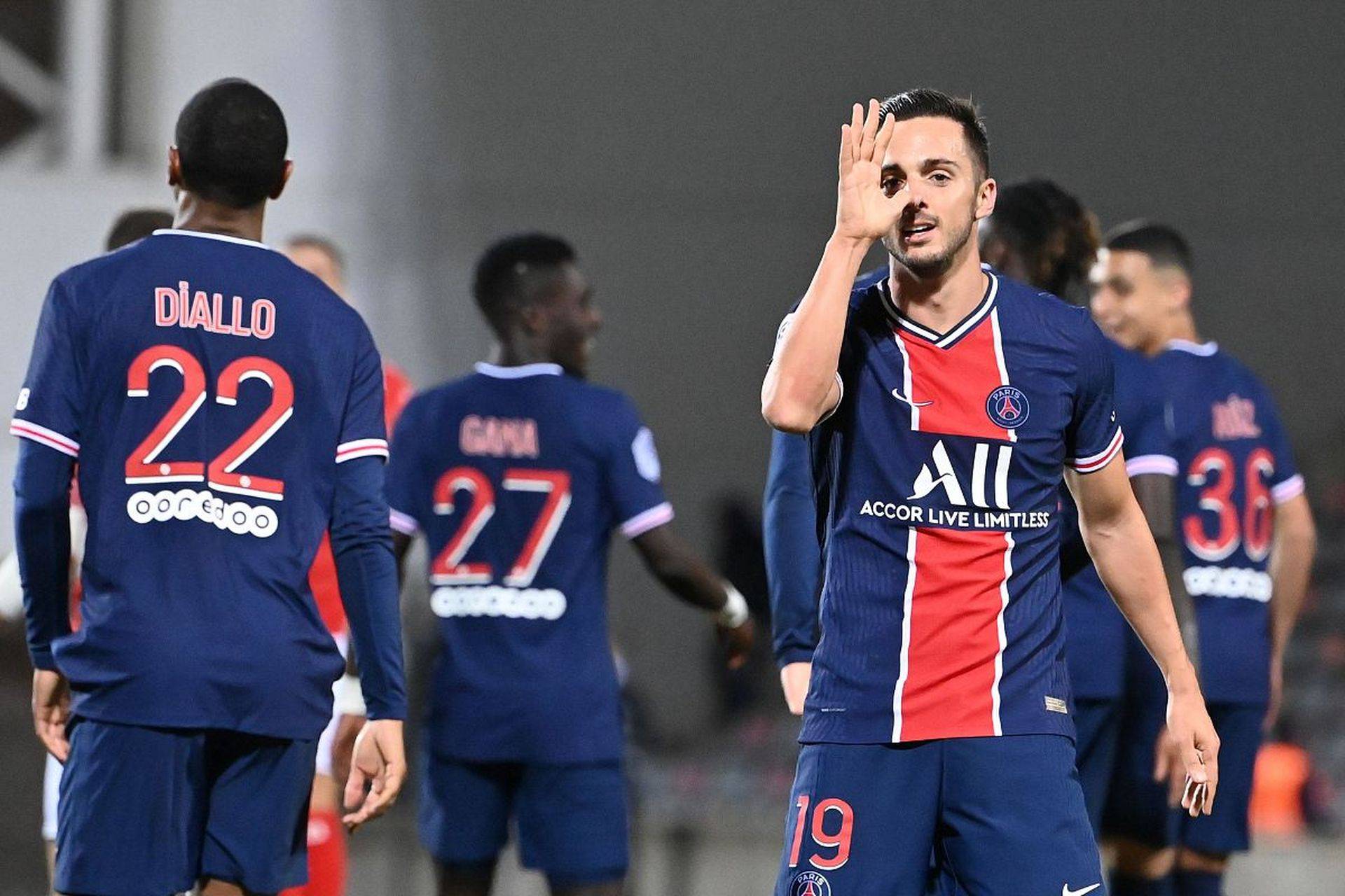 法甲榜首大战！巴黎圣日耳曼主场迎战里昂