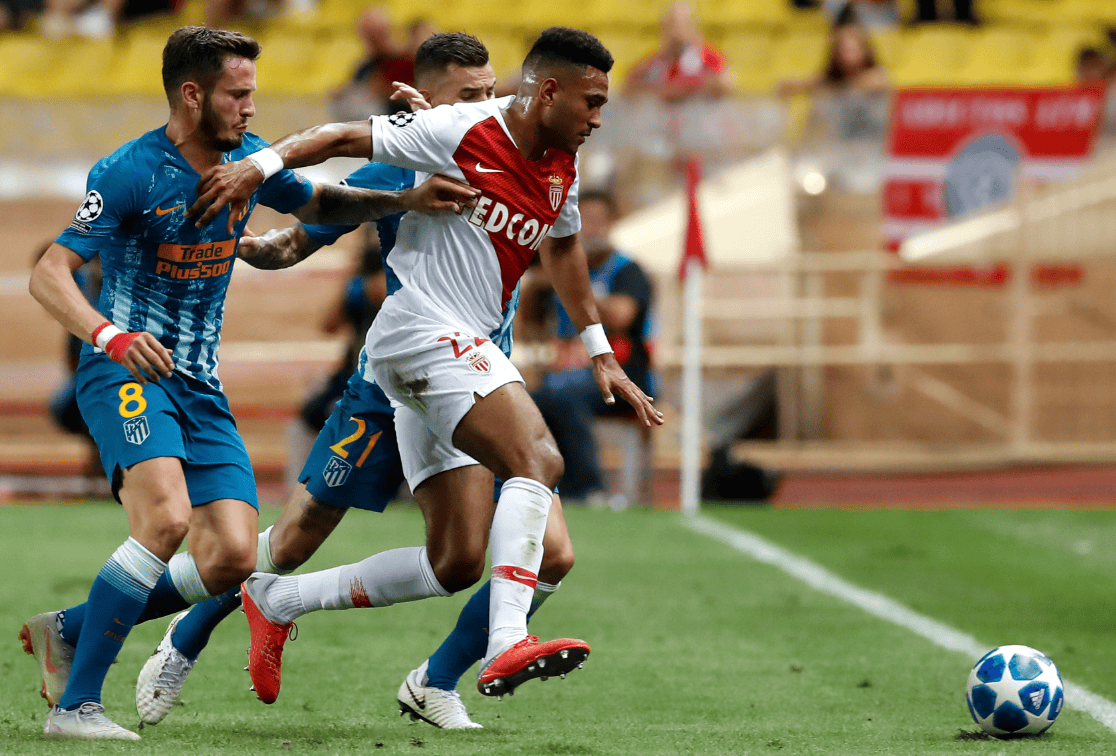 包含斯特拉斯堡足球俱乐部捉襟见肘的词条