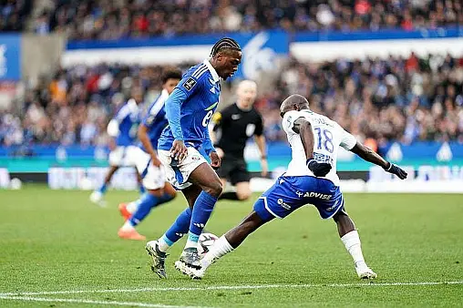 包含斯特拉斯堡足球俱乐部捉襟见肘的词条