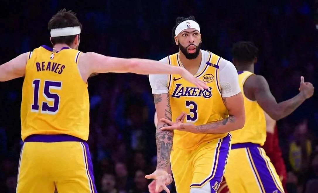 湖人客场战胜老鹰继续保持不败 湖人客场战胜老鹰继续保持不败