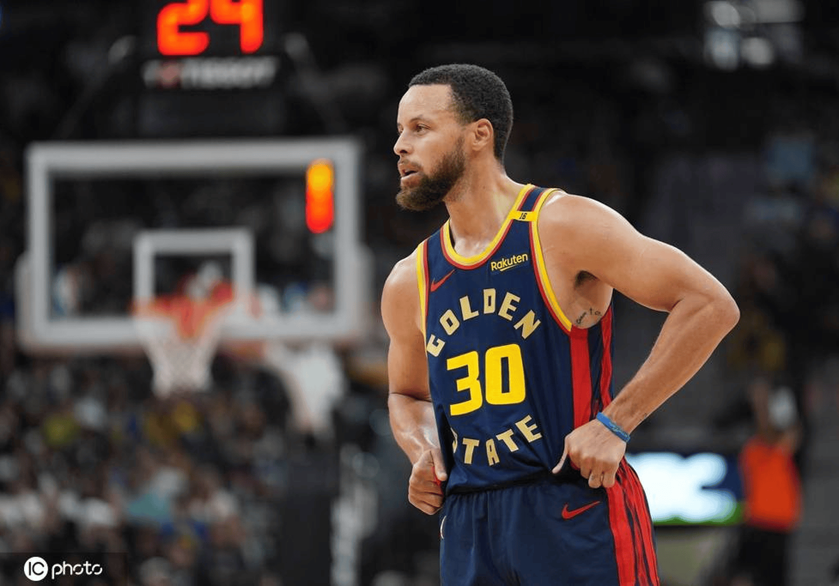 勇士大胜马刺,库里砍下33分 勇士大胜马刺,库里砍下33分