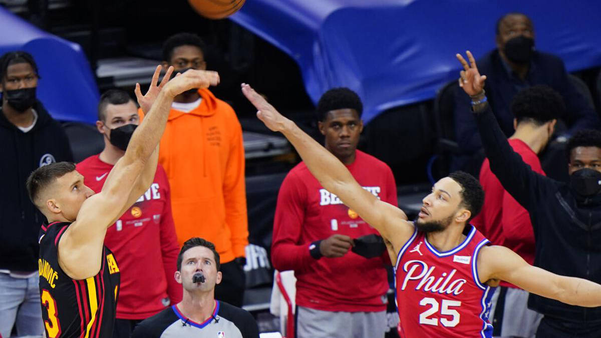 76人连胜赛百步走10连胜,西蒙斯砍下16+13 76人连胜赛百步走10连胜,西蒙斯砍下16+13