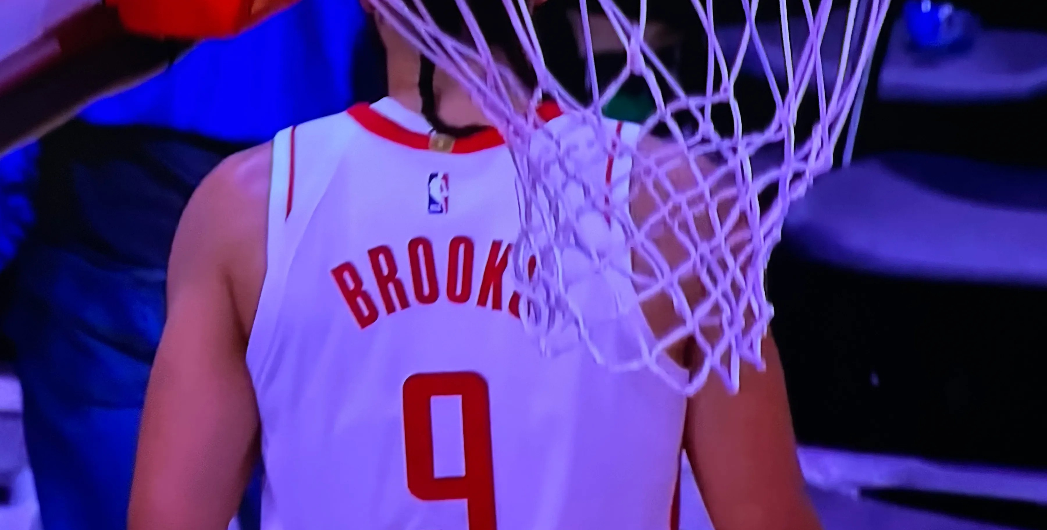 火箭中场失误增多,遭遇惨败连败 火箭中场失误增多,遭遇惨败连败