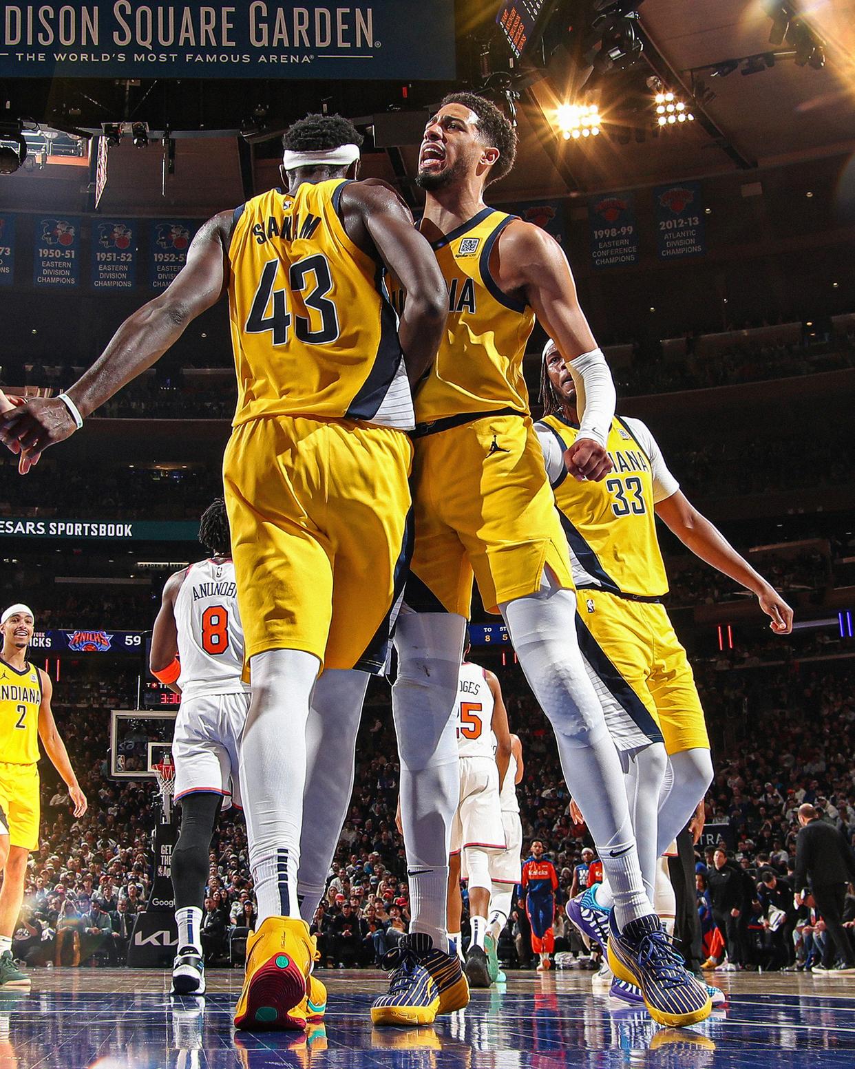 猛龙客场大胜步行者，继续领跑东部