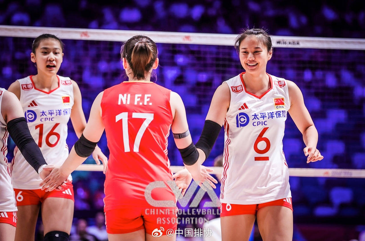 亚运会女排小组赛中国队2-3输给日本银刀反击力克日本排球女神三代